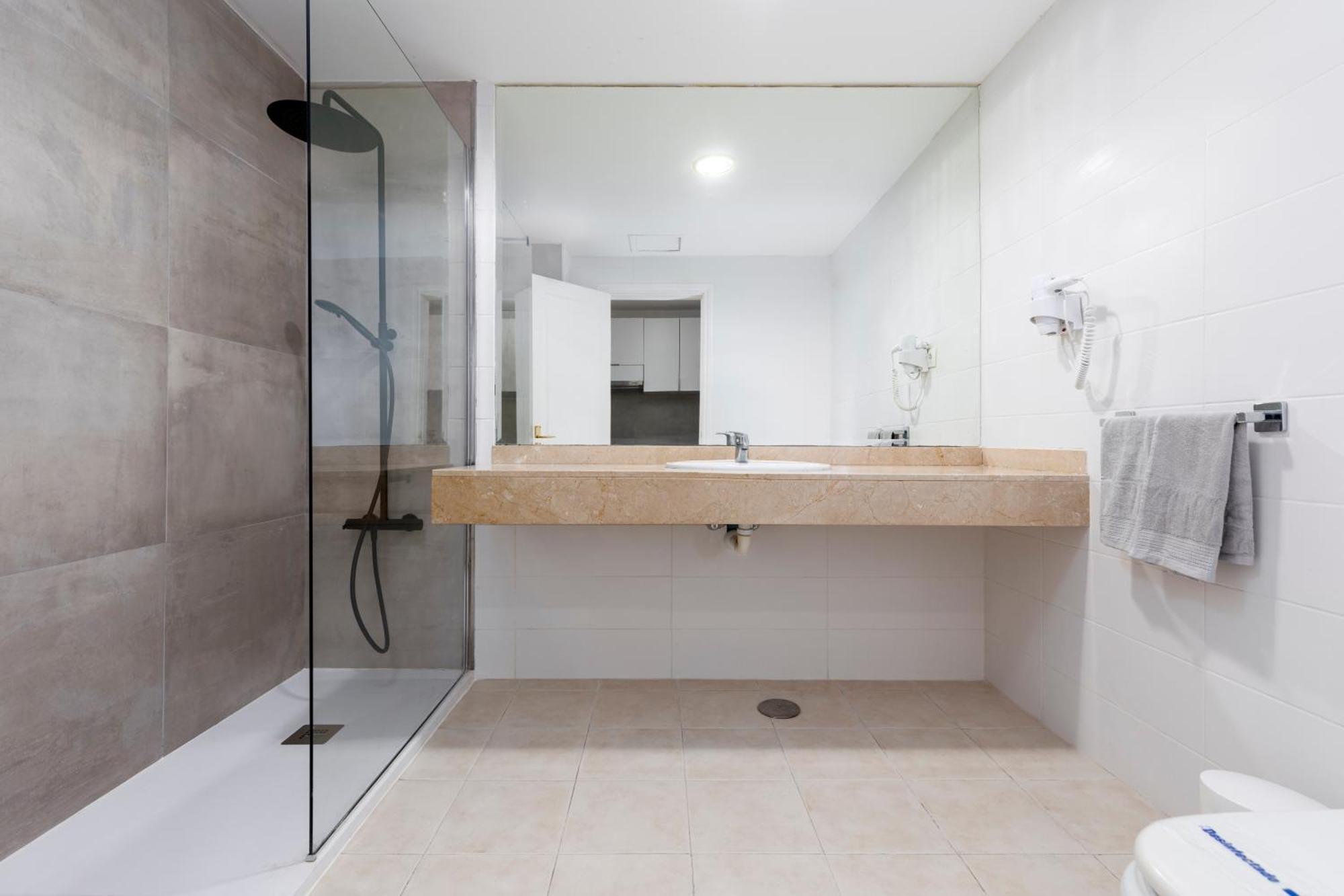 Home2book Pleasant Pool & Terrace,